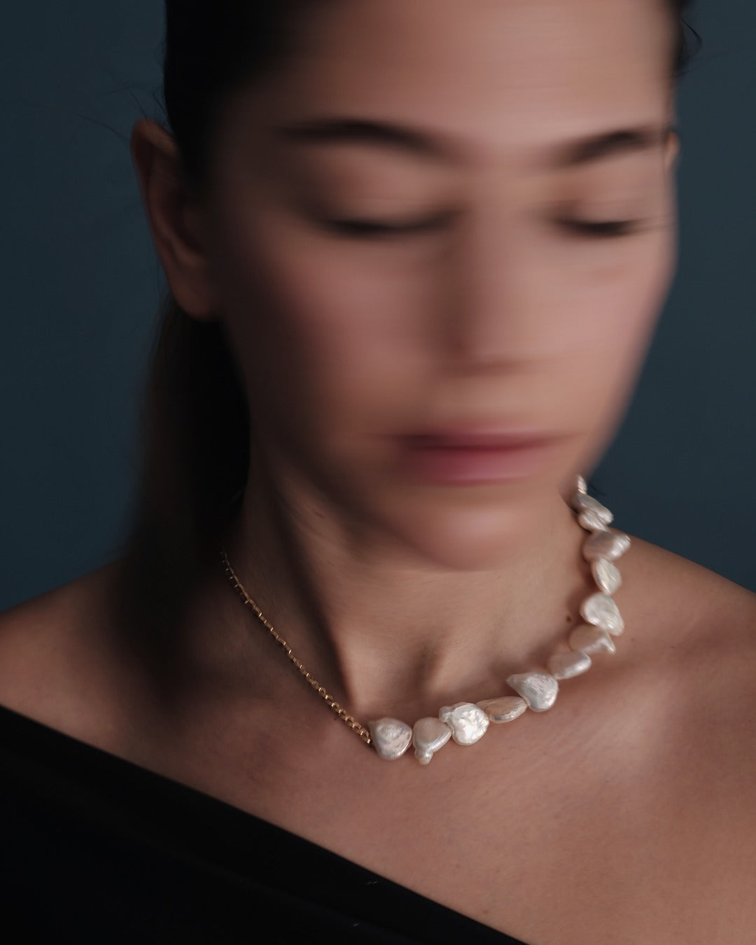 Asymmetric Pearl Chain Necklace