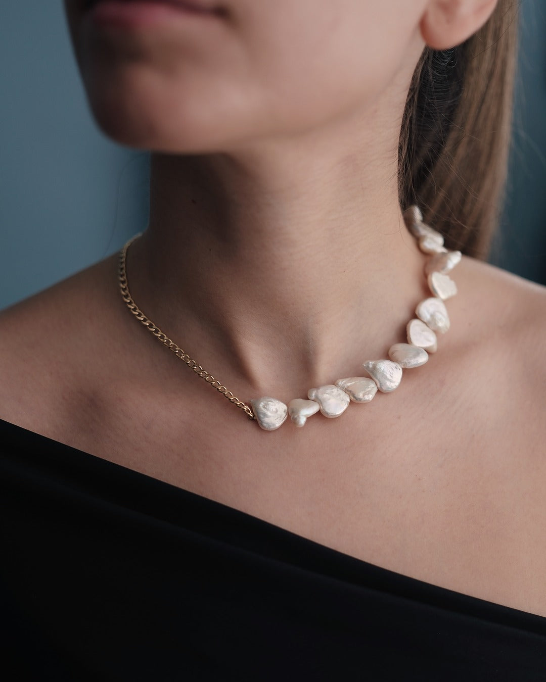 Asymmetric Pearl Chain Necklace