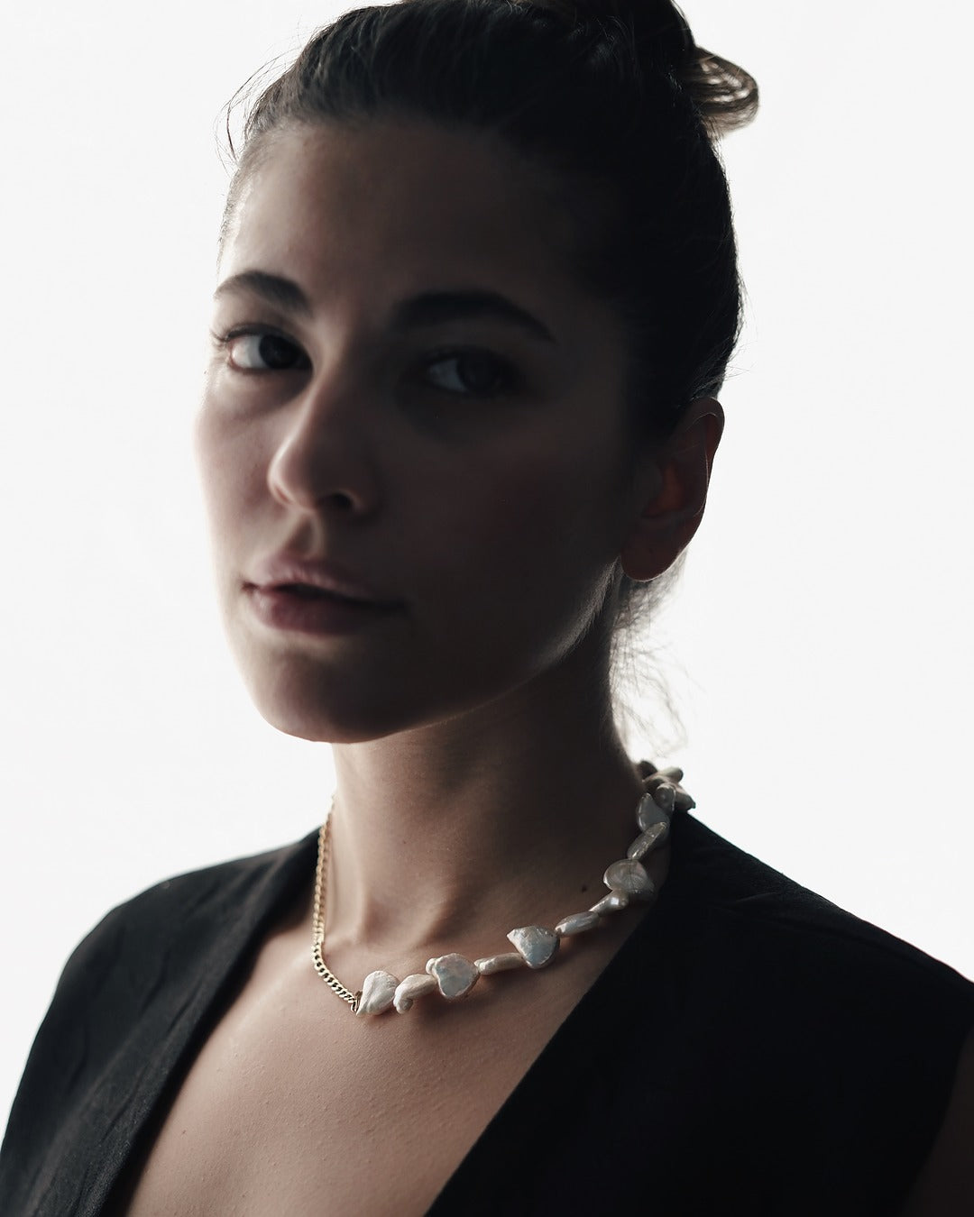 Asymmetric Pearl Chain Necklace
