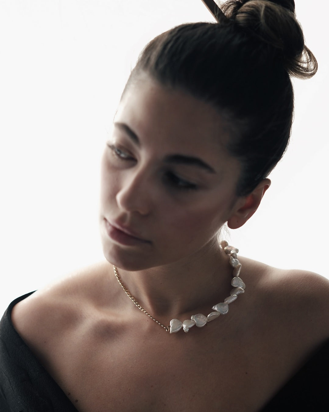 Asymmetric Pearl Chain Necklace